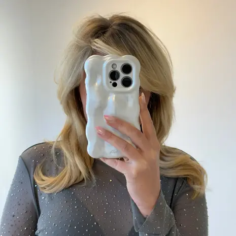 xoxo Wildhearts xoxo Wildhearts Coque Bubbly Blanche - Coque iPhone 16 Plus