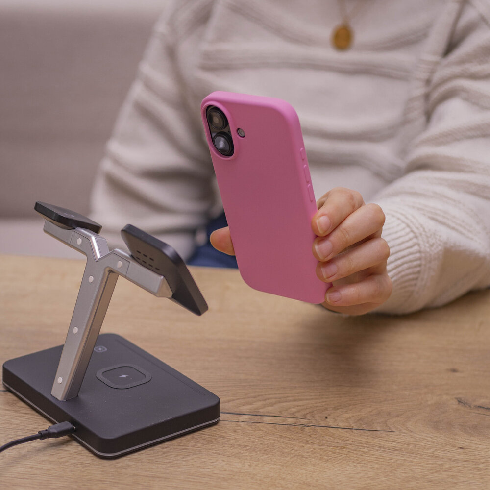 Coverzs Coverzs Coque MagSafe en silicone de luxe iPhone 16 Plus (rose)