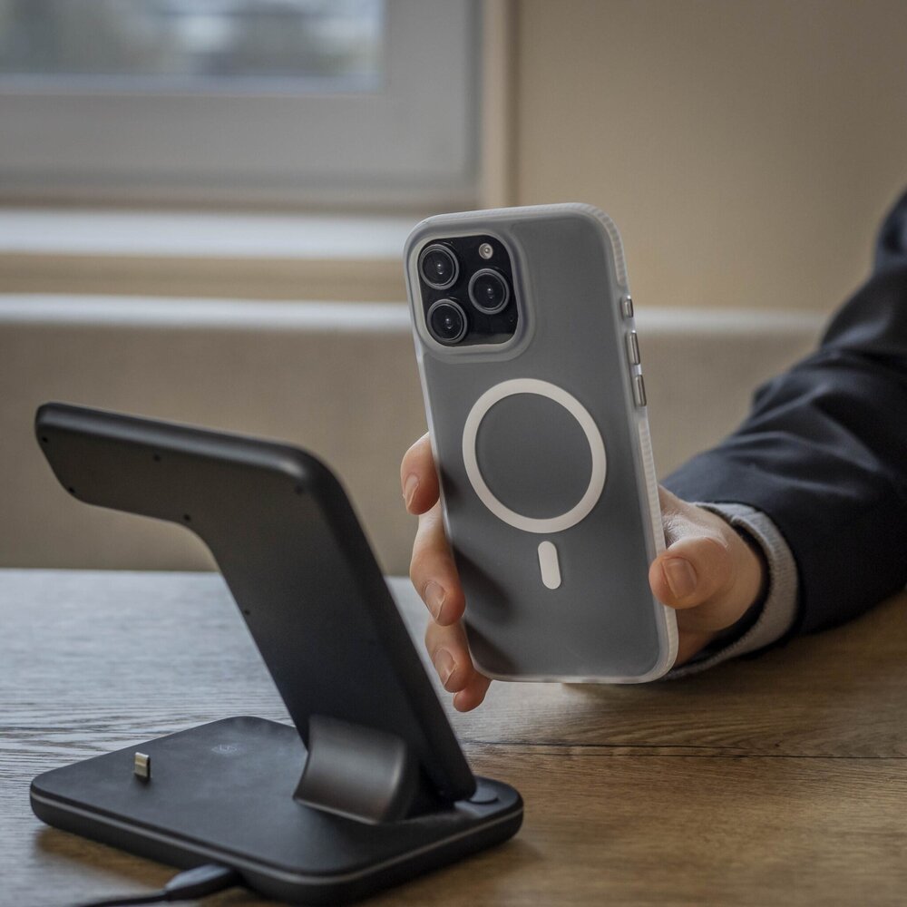 Coverzs Coverzs Coque MagSafe en silicone lisse iPhone 16 Pro (transparent)