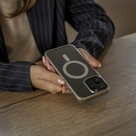 Coverzs Coverzs Coque rigide transparent MagSafe iPhone 16 Pro Max (argent) Coverzs Coverzs Coque rigide transparent MagSafe iPhone 16 Pro Max (argent)