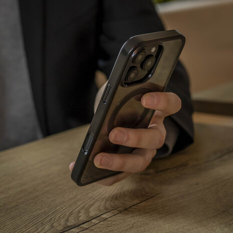 Coverzs Coverzs Coque rigide transparent MagSafe iPhone 16 Pro Max (noir) Coverzs Coverzs Coque rigide transparent MagSafe iPhone 16 Pro Max (noir)