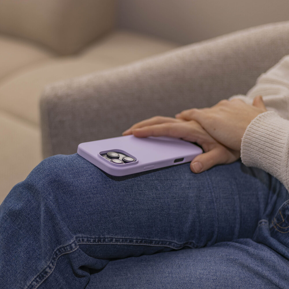 Coverzs Coverzs Coque MagSafe en silicone de luxe iPhone 16 Pro Max (violet) Coverzs Coverzs Coque MagSafe en silicone de luxe iPhone 16 Pro Max (violet)