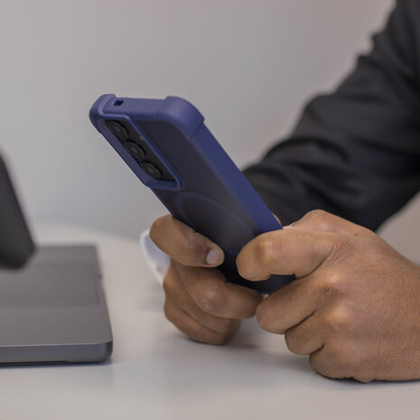 Coverzs Coverzs Coque antichoc mate avec MagSafe Samsung Galaxy S24 (bleu foncé) Coverzs Coverzs Coque antichoc mate avec MagSafe Samsung Galaxy S24 (bleu foncé)