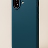 Coverzs Coverzs iPhone 16 coque en silicone solide (bleu foncé)