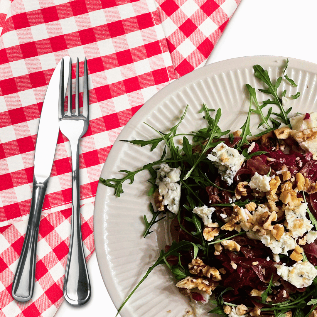 Warme salade van gorgonzola, rode kool en walnoten
