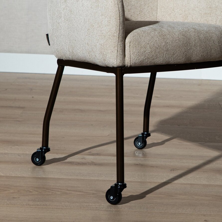 Stuhl Finn auf Rollen Chenille beige