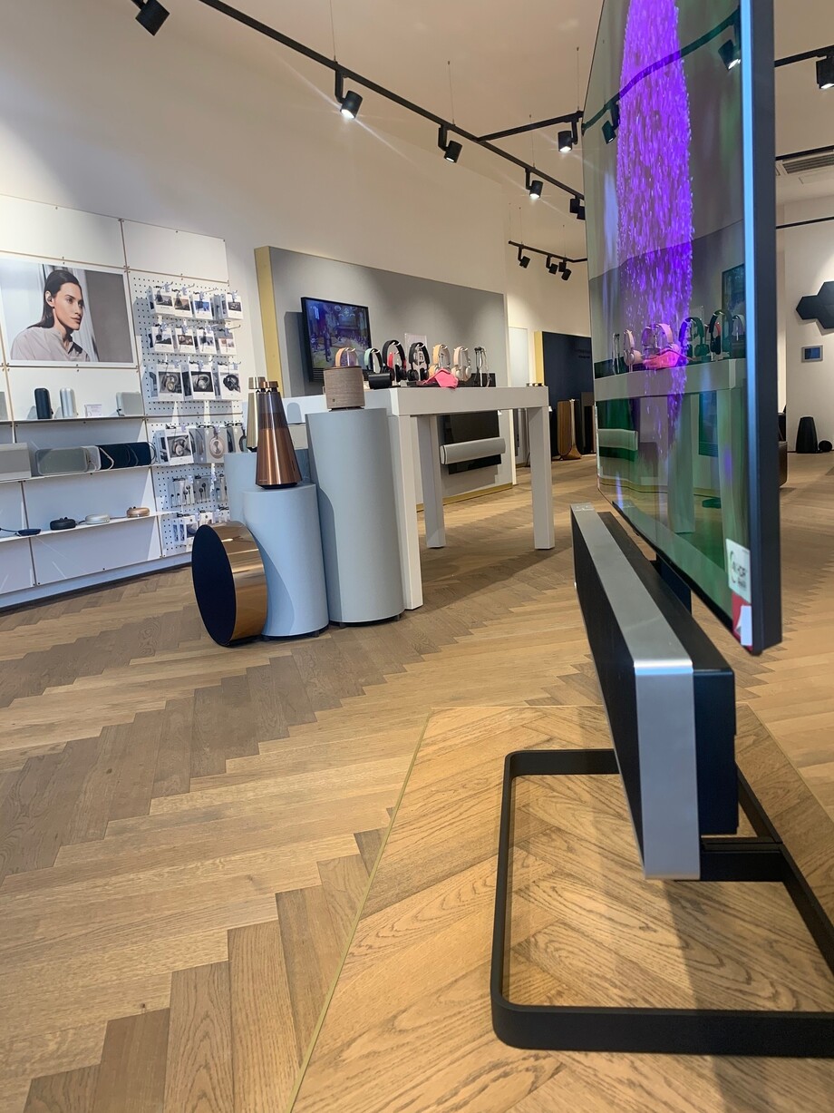 BeoSound Stage vloerstandaard
