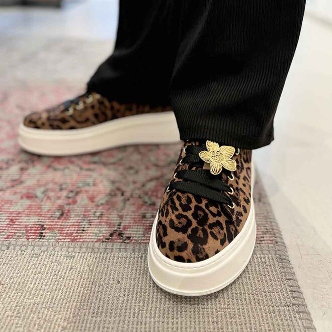 Pia Flower Leo Bruin
