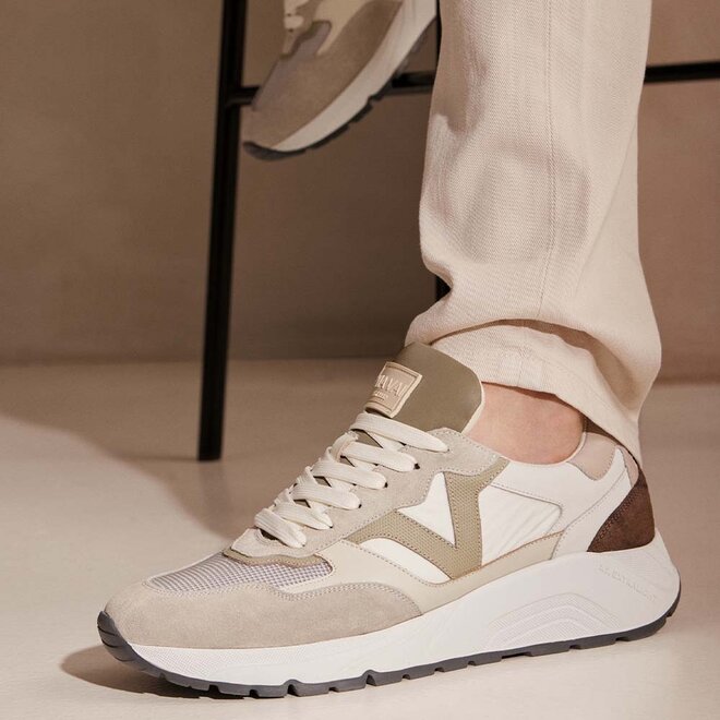 Owen Cody Lichtgrijs