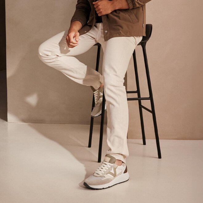 Owen Cody Lichtgrijs