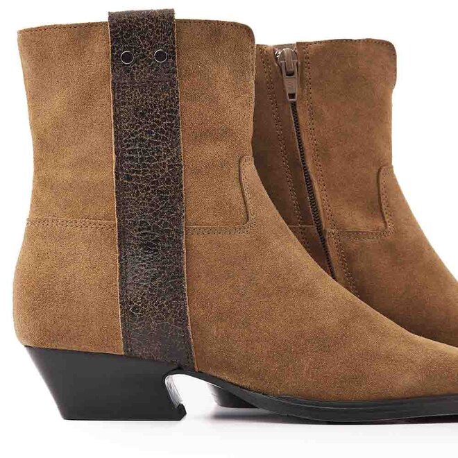 Keira Weston Cognac