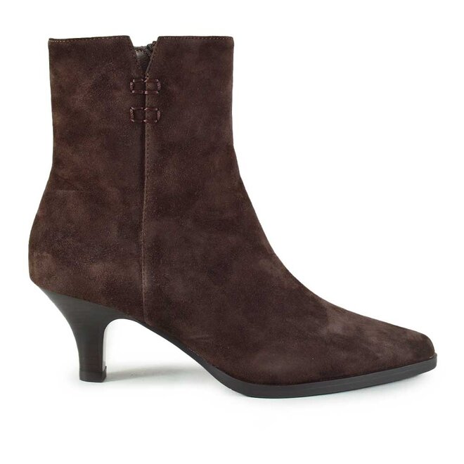 Liann Bruin Suede