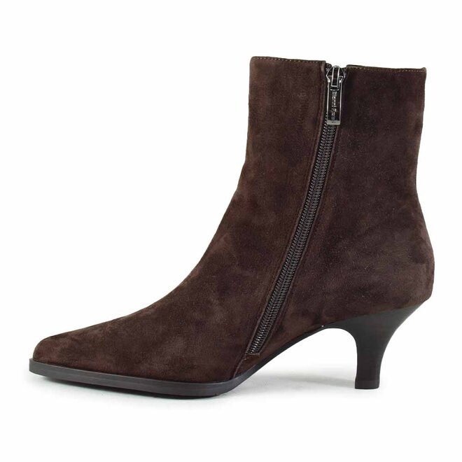 Liann Bruin Suede