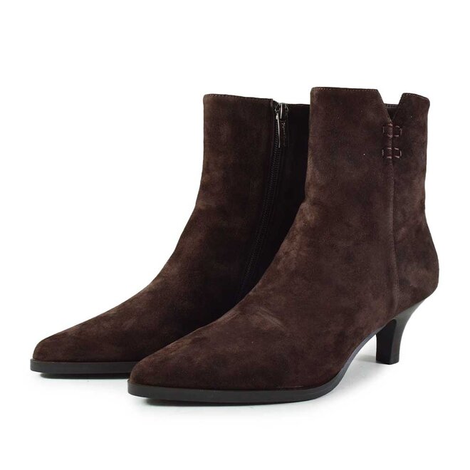 Liann Bruin Suede