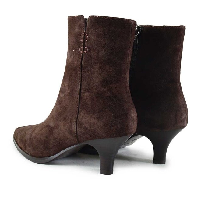 Liann Bruin Suede
