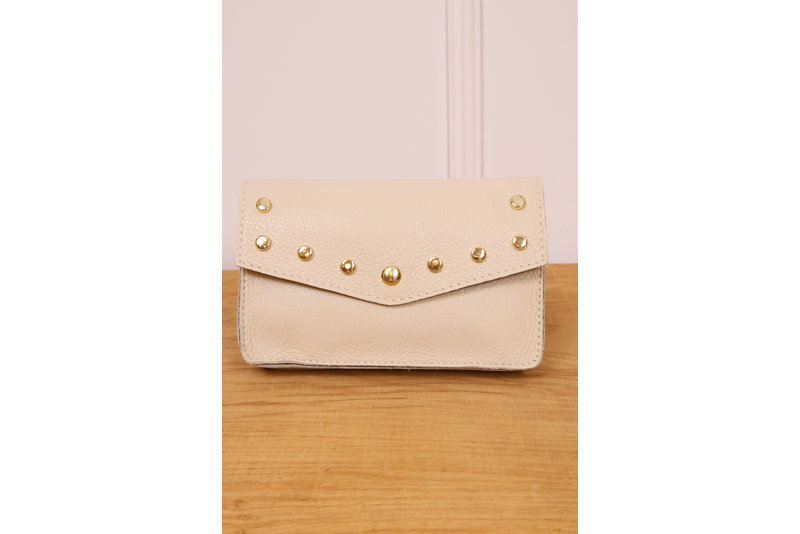 Lovely clutch studs leer