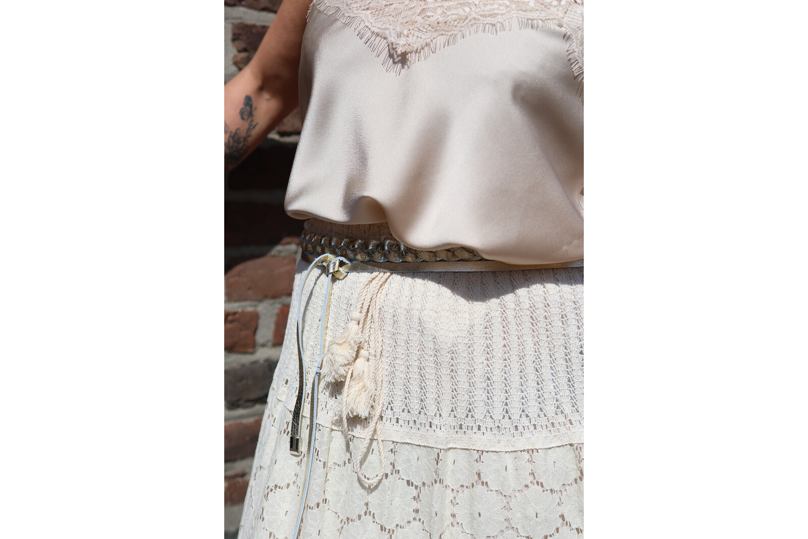 KC EMBROIDED TOP BEIGE