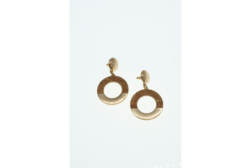 Gouden oorbel kurk print