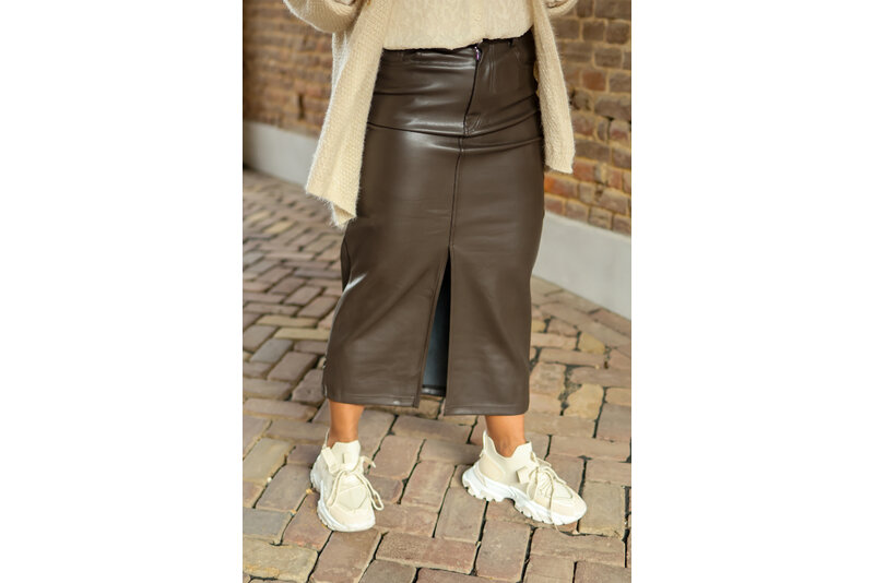 Vegan leather long skirt bruin