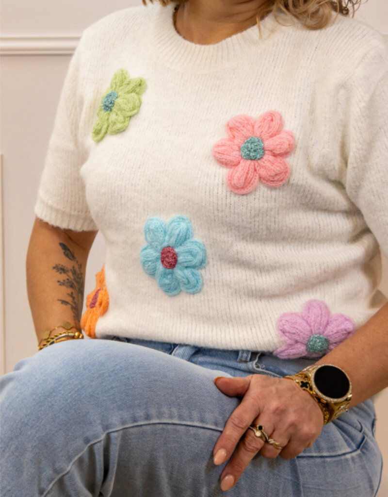 Blooming flower knit