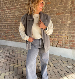 Gilet gebreid grijs.