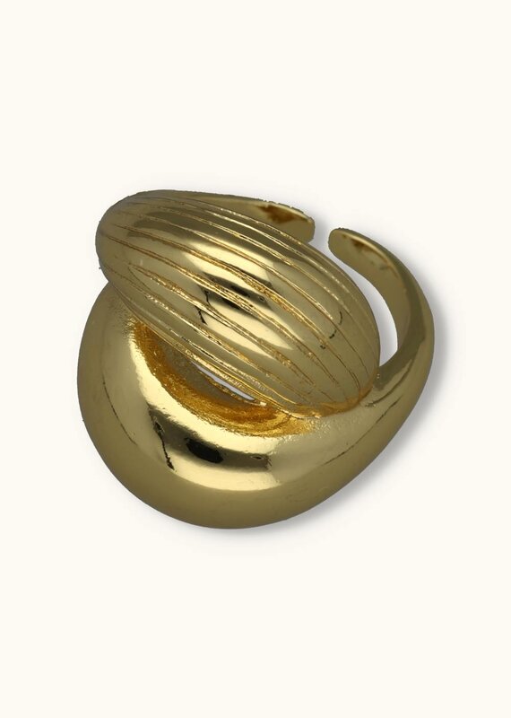 J&J Statement ring Lore