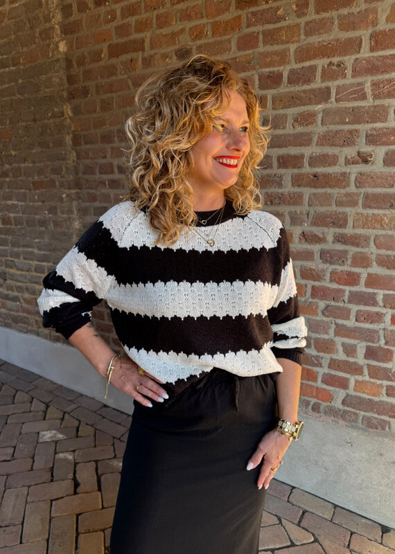 sun minna pull black