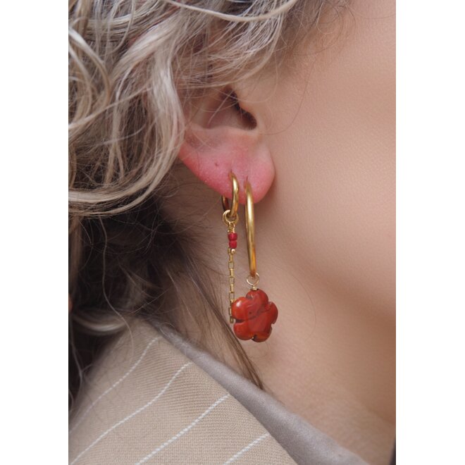 Oorringen big flower rode jaspis goud