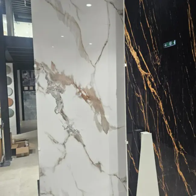 Marmer wandpaneel PVC hoogglans wit-goud 120x280 cm