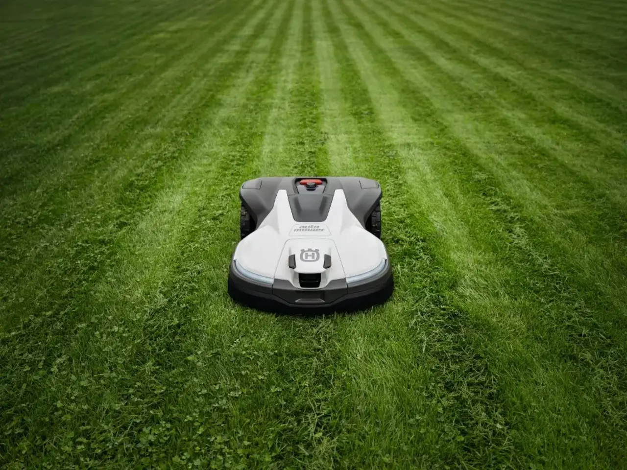 Husqvarna Husqvarna Robotmaaier 430V Nera <4800M² Husqvarna Husqvarna Robotmaaier 430V Nera <4800M²