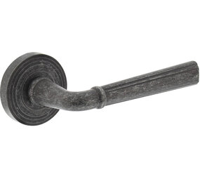 Intersteel Deurkruk Bellevue op rozet verdekt met rillen ø55x10mm met nokken oud grijs