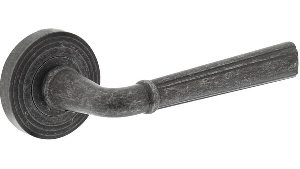 Intersteel Deurkruk Bellevue op rozet verdekt met rillen ø55x10mm met nokken oud grijs