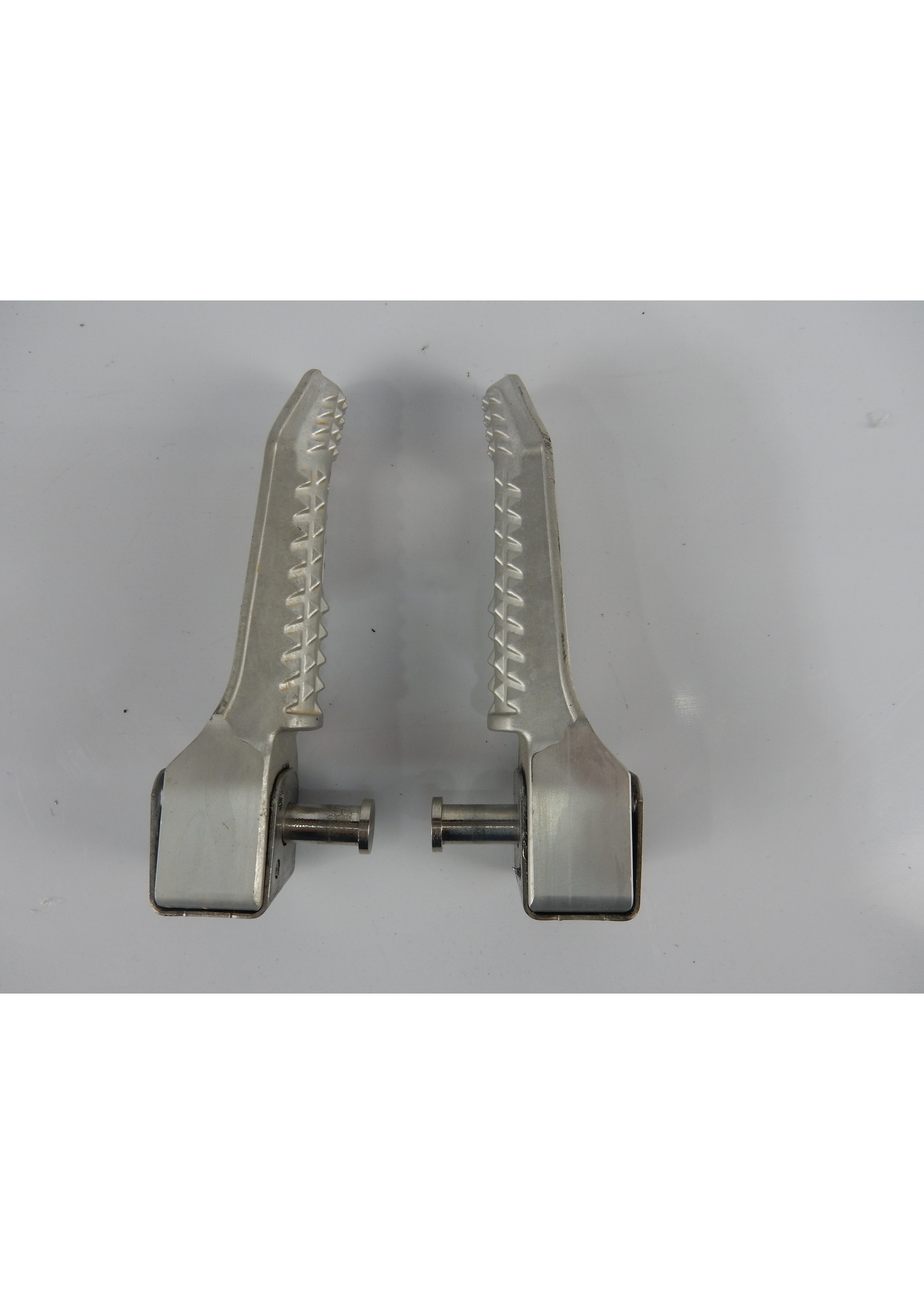 BMW BMW  S 1000 RR Footrest, rear left / Footrest, rear right / Plate / Pin 46717708633 / 46717708634 / 46718526852 / 46717675691