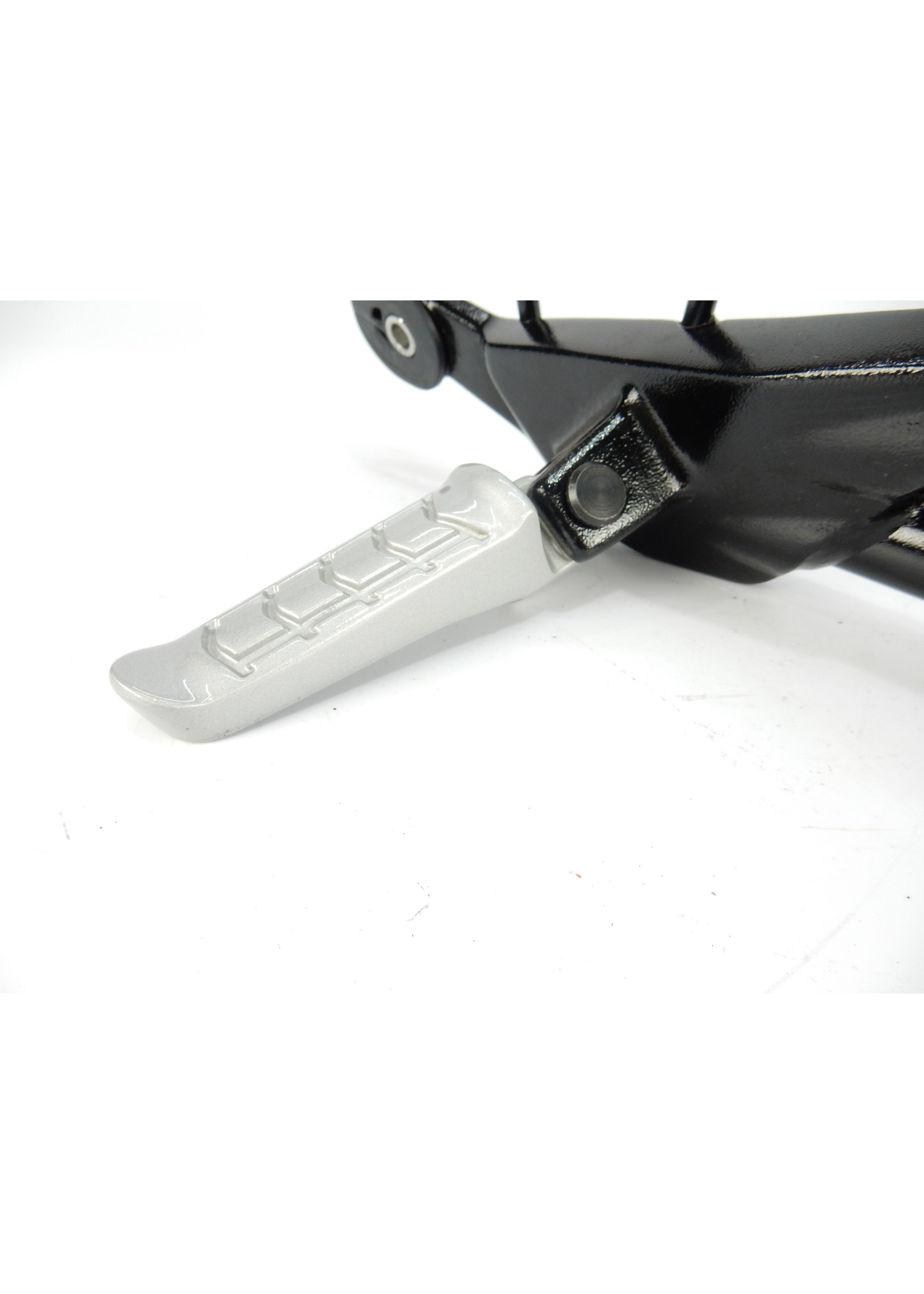 BMW BMW G 310 GS Right rear footrest holder / Footrest, rear right / 46718560598 / 46718553974