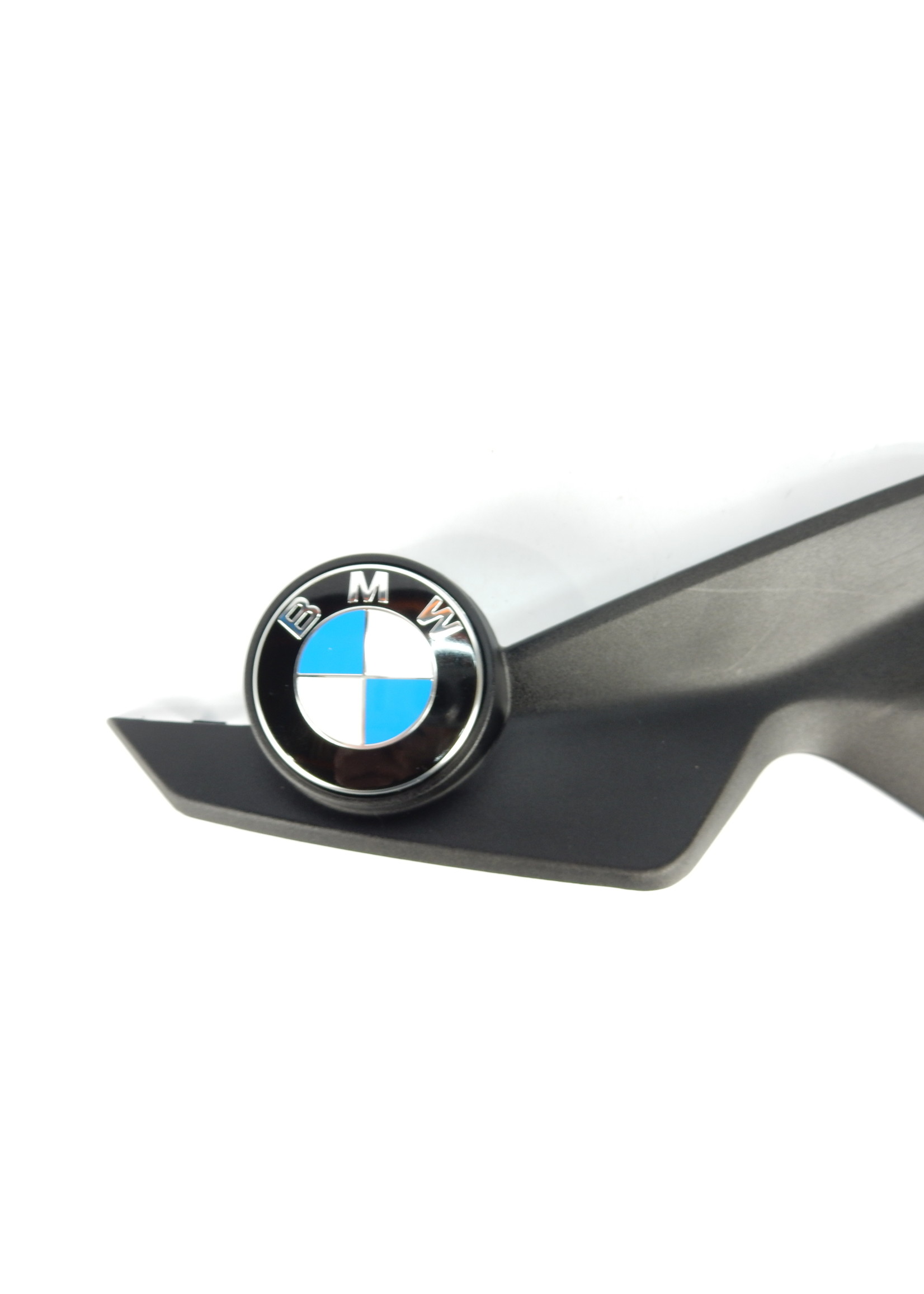 BMW BMW G 310 R Plakettenträger links / Nabenabdeckung mit Chromrand BMW / 46638556771 / 36136850834