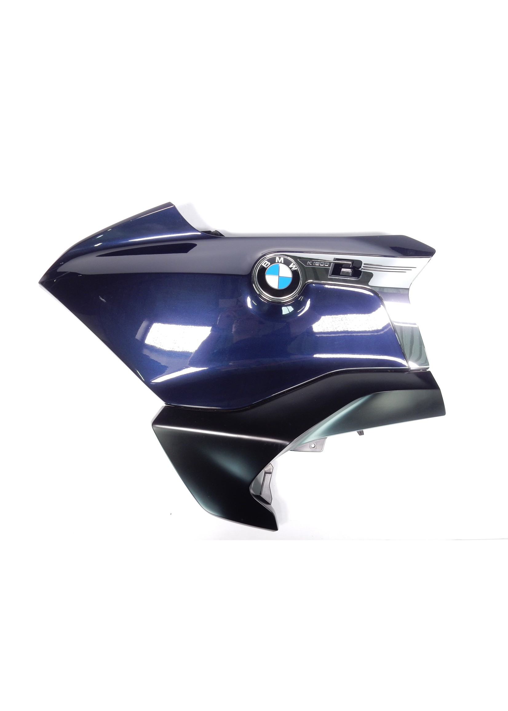 BMW BMW K 1600 Bagger Zijbekleding boven links IMPERIAL-BLUE / Zijbekleding onder links NIGHTBLACK UNI / Embleemhouder links verchroomd / BMW embleem / 46638414895 / 46638557461 / 46638358209 / 46638546386