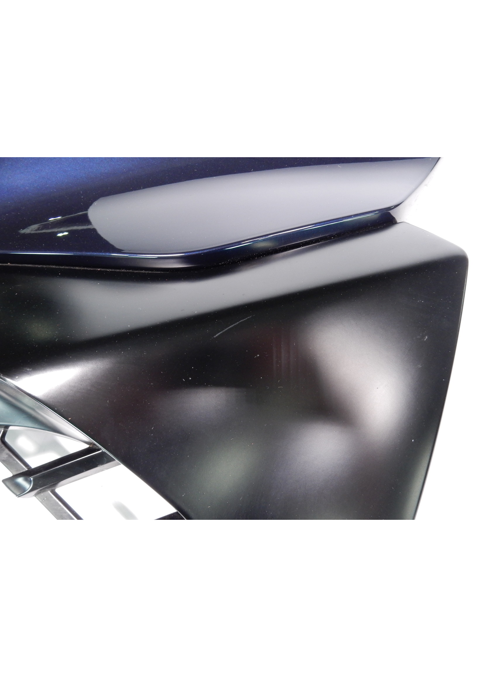 BMW BMW K 1600 Bagger Seitenverkleidung oben rechts IMPERIAL-BLUE / Seitenverkleidung unten rechts NIGHTBLACK UNI / Plakettenträger rechts verchromt / BMW Emblem / 46638414896 / 46638557462 / 46638358210 / 46638546386