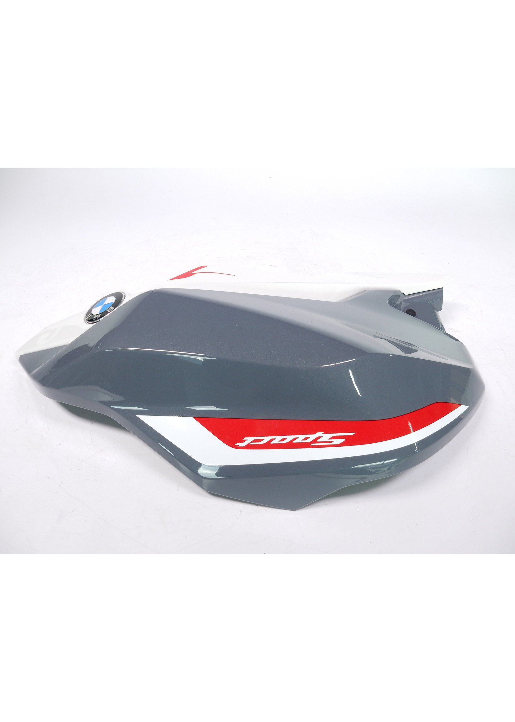 https://cdn.webshopapp.com/shops/338056/files/422593403/1652x2313x2/bmw-bmw-g-310-r-tank-cover-right-plaque-holder-rig.jpg