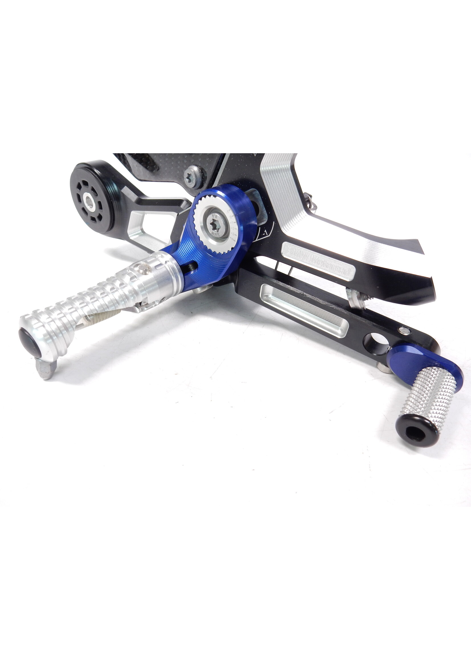 BMW BMW M 1000 RR Satz Fussrastenanlage rechts / Hauptbremszylinder hinten / 77257924074 / 34317720905