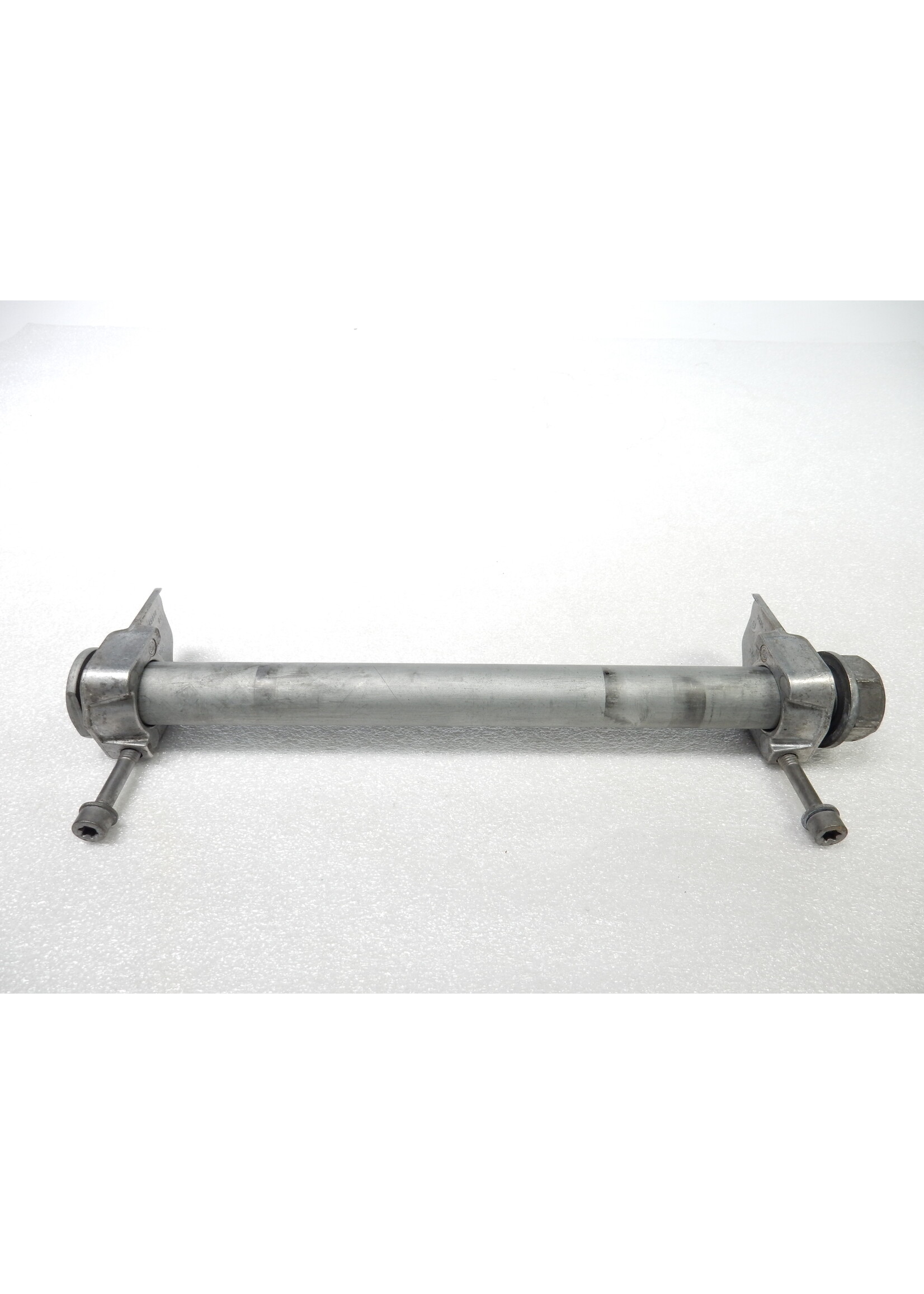 BMW BMW F 900 R Axle shaft rear / Chain tensioner, right / left / 33177718528 / 33358565009 / 33358565010