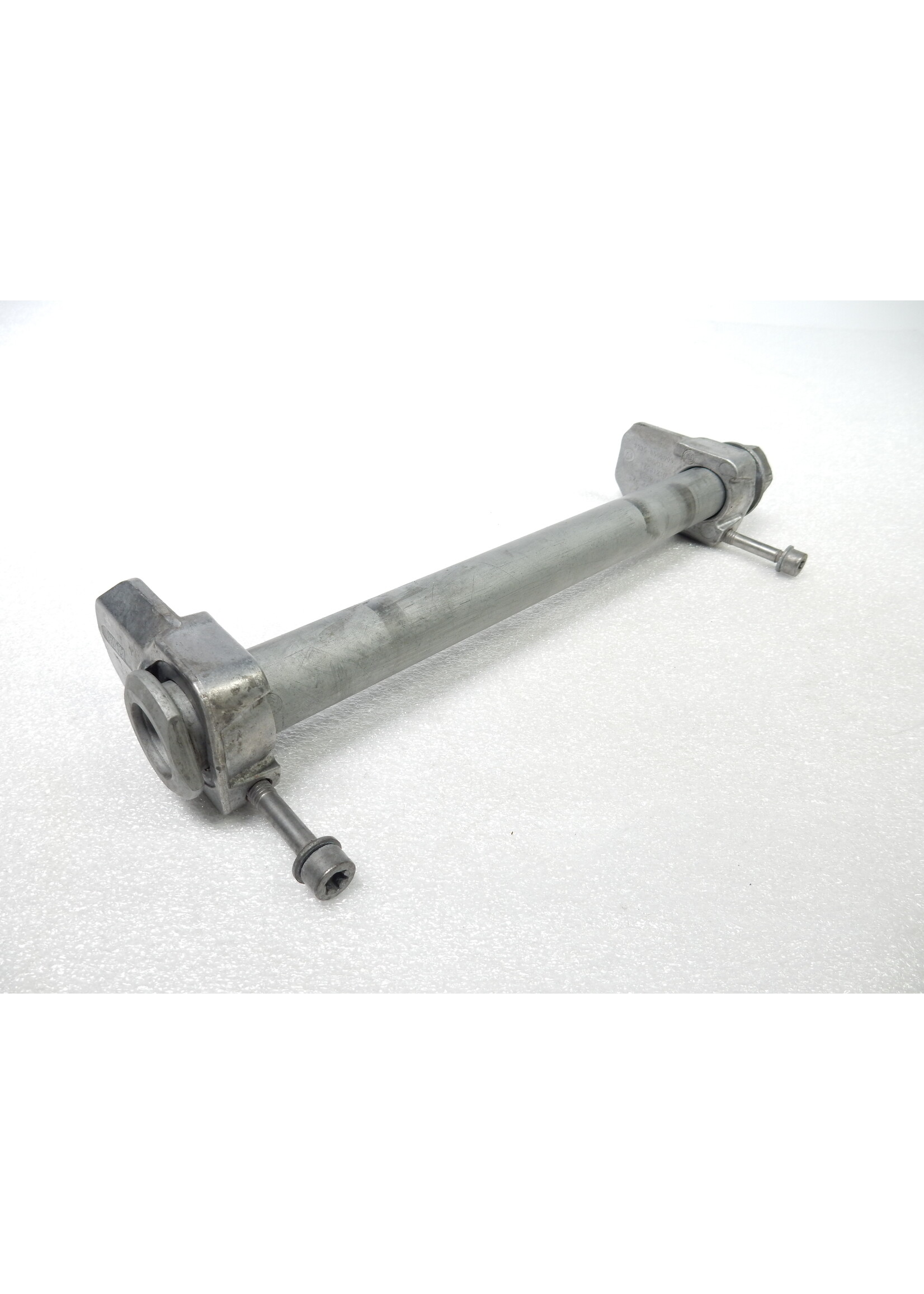 BMW BMW F 900 R Steckachse hinten / Kettenspanner rechts / links / 33177718528 / 33358565009 / 33358565010