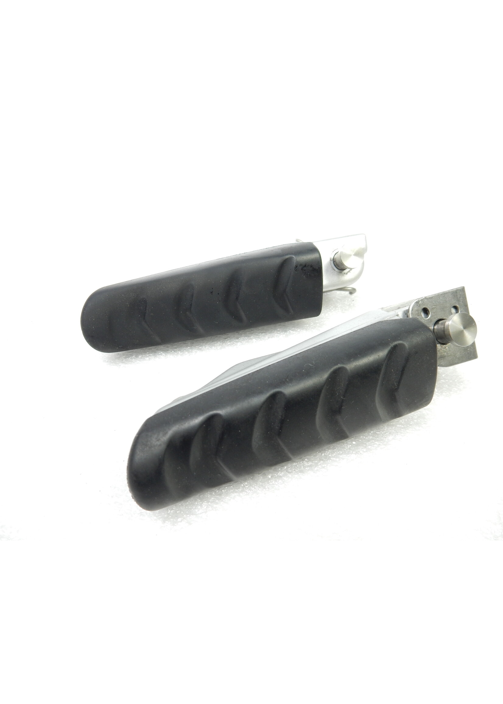 BMW BMW F 900 XR Fussraste links mit Fussrastengummi vorn / hinten / 46717700913 / 46717728903
