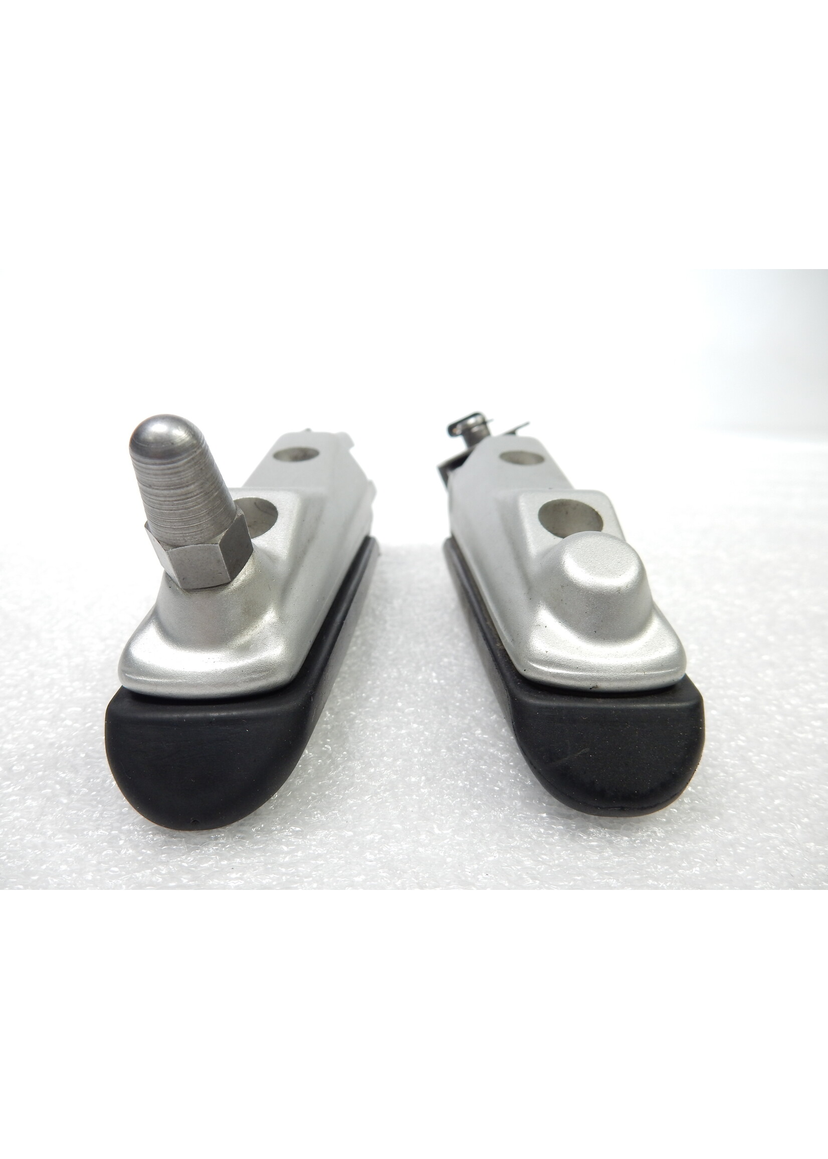 BMW BMW F 900 XR Fussraste links mit Fussrastengummi vorn / hinten / 46717700913 / 46717728903