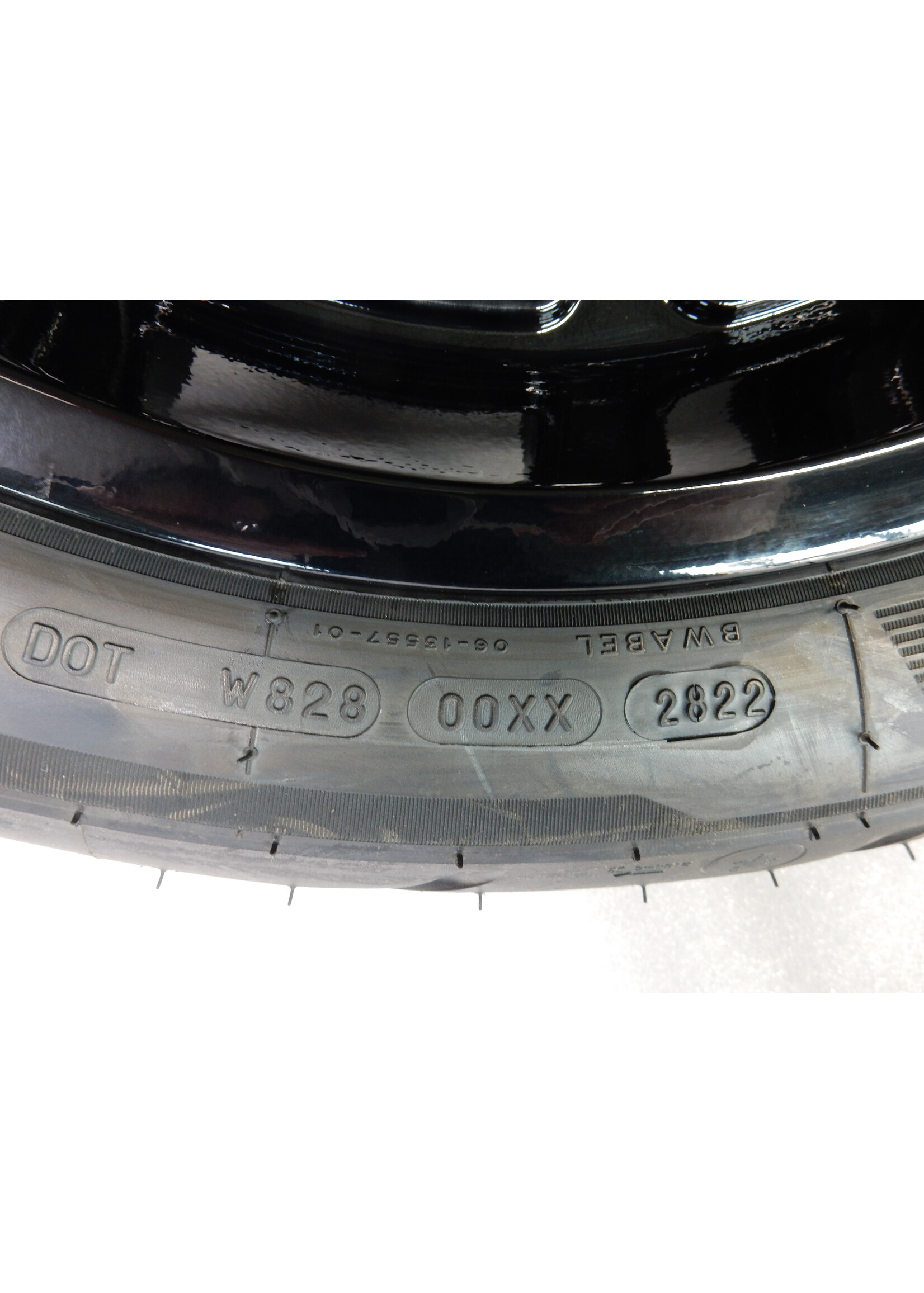 BMW BMW R18 Hinterrad schwarz 5.0X16 / Reifen Michelin Commander Touring 3 / 36315A65524 /9480691