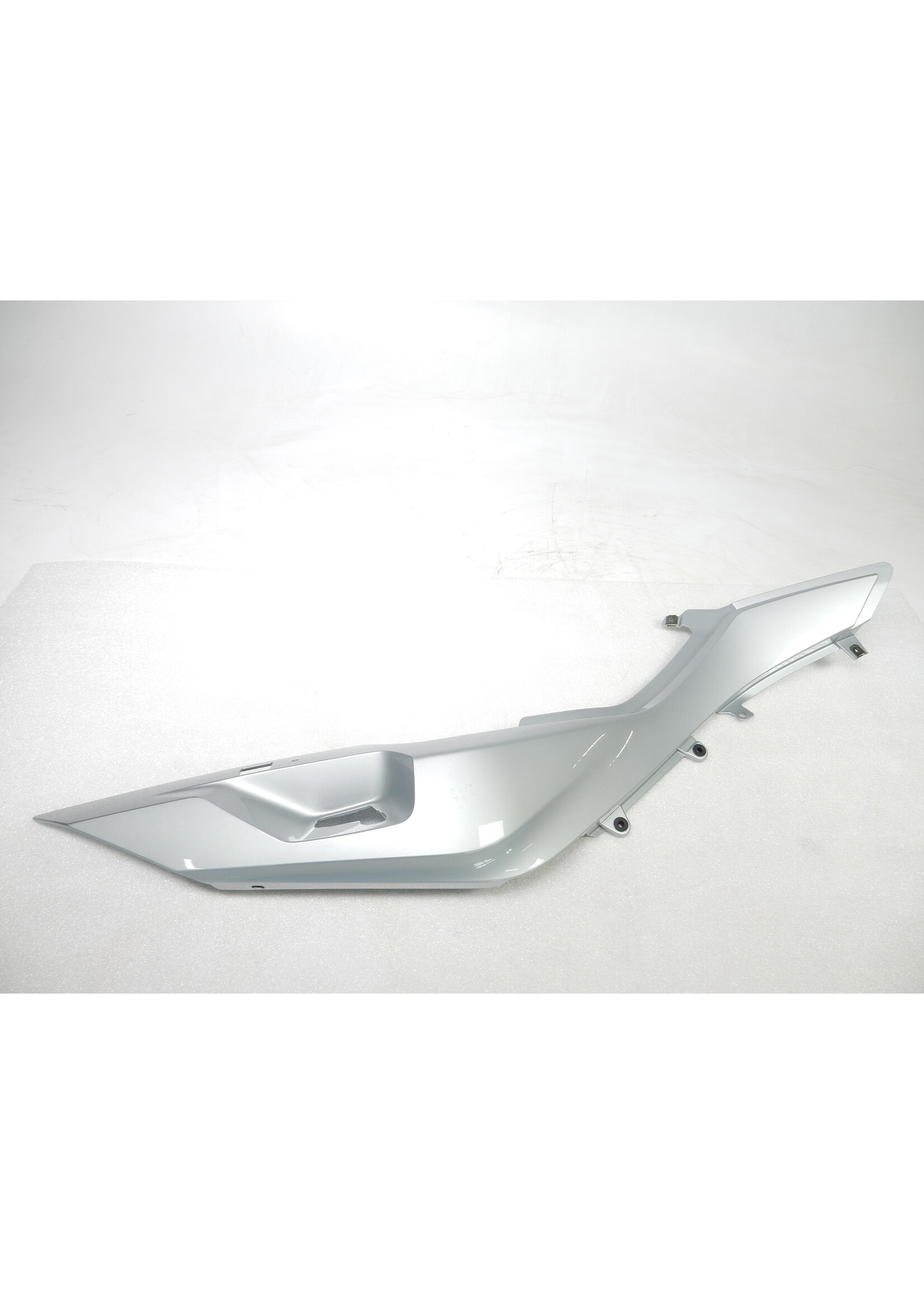 BMW BMW R1250 RT Rear lateral part, right silver / 46638533578 / 8533578