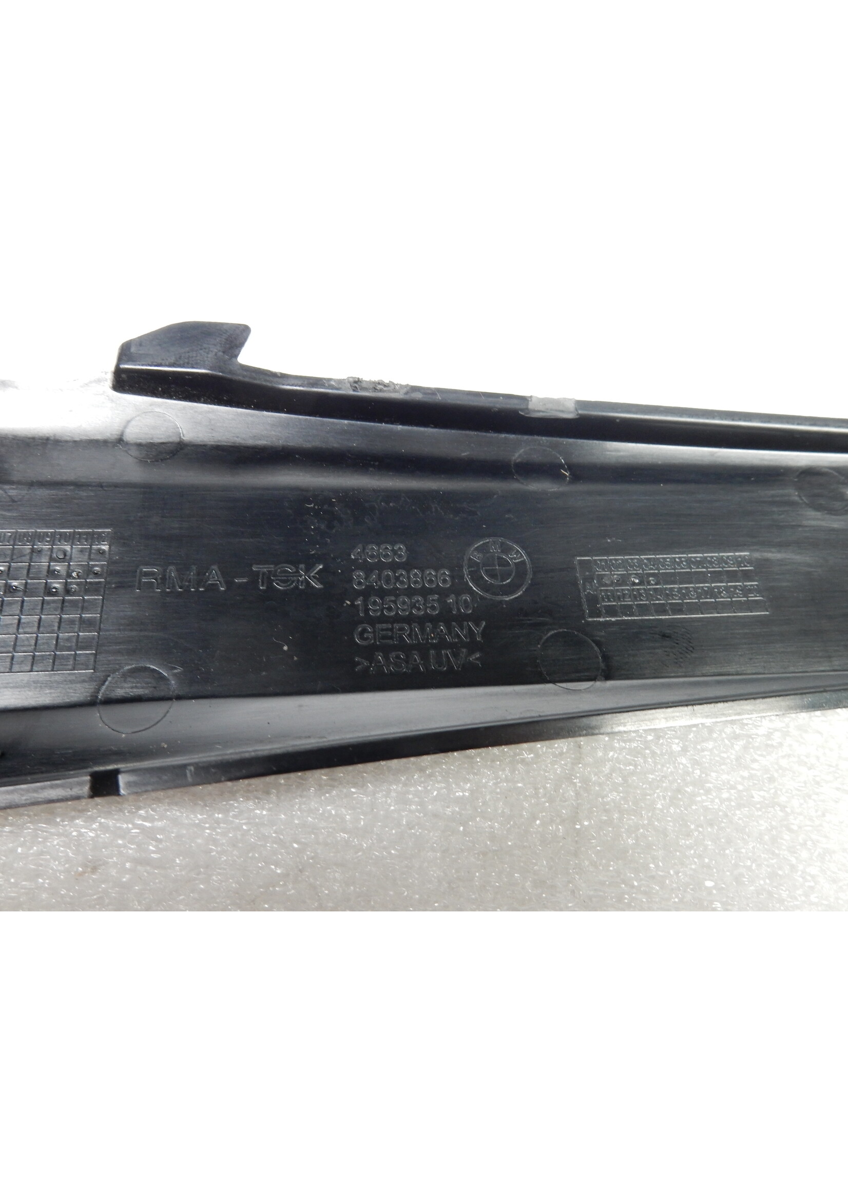 BMW BMW F 900 R Right tail trim / 46638403866 / 8403866