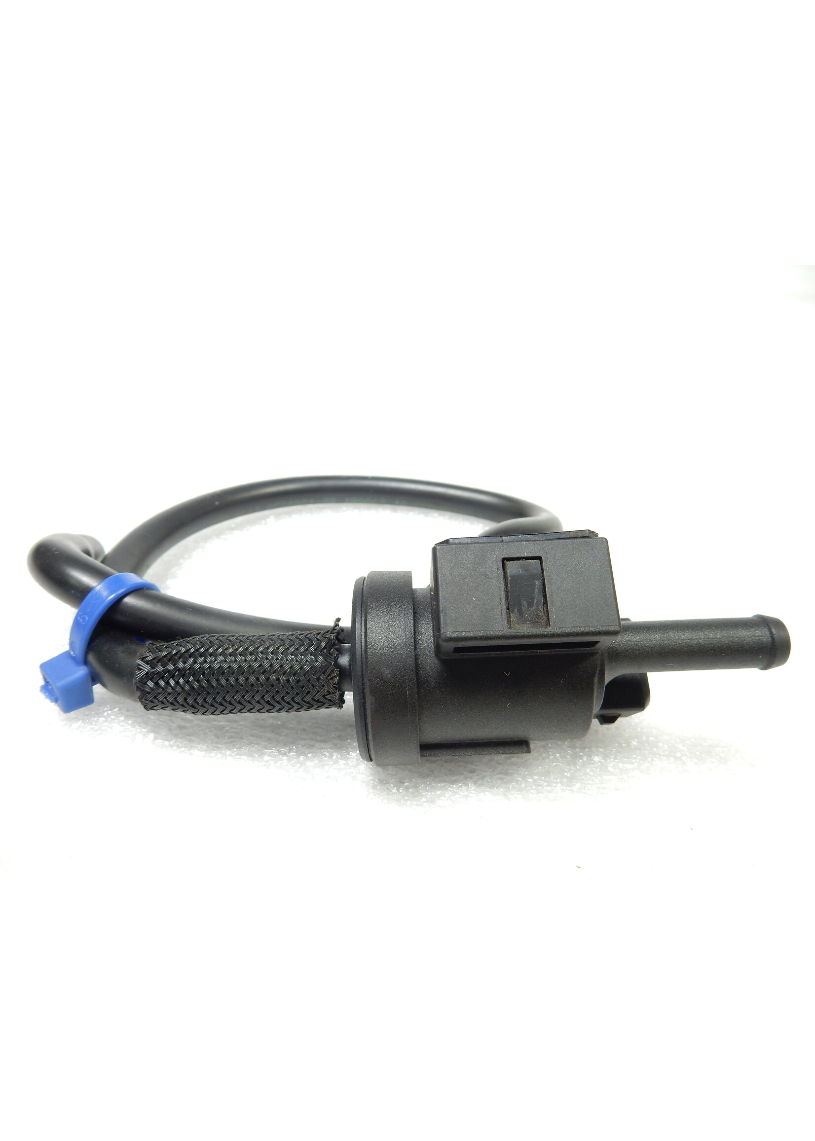 BMW BMW F 900 R  Fuel tank breather valve / 16138567224 / 8567224