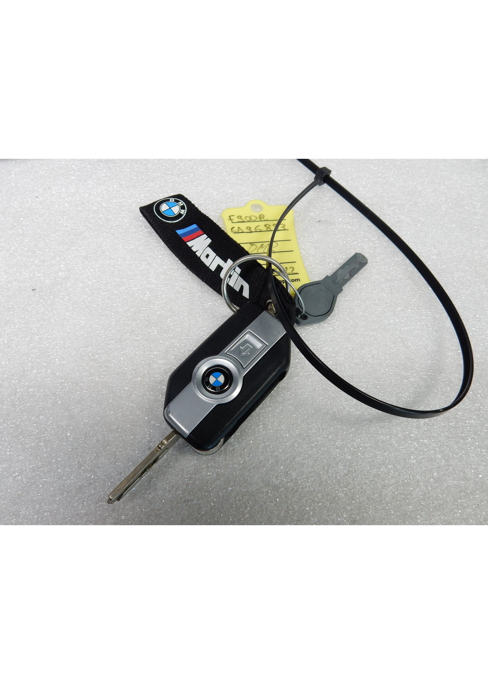 BMW BMW F 900 R Stuurtoestel / Radiografische sleutel Keyless Ride / Buddyseatslot / Tankdop / Navigatievoorbereiding met slotcilinder / 13619457512 / 9457512 / 16118394060 / 8394060 / 65908405300