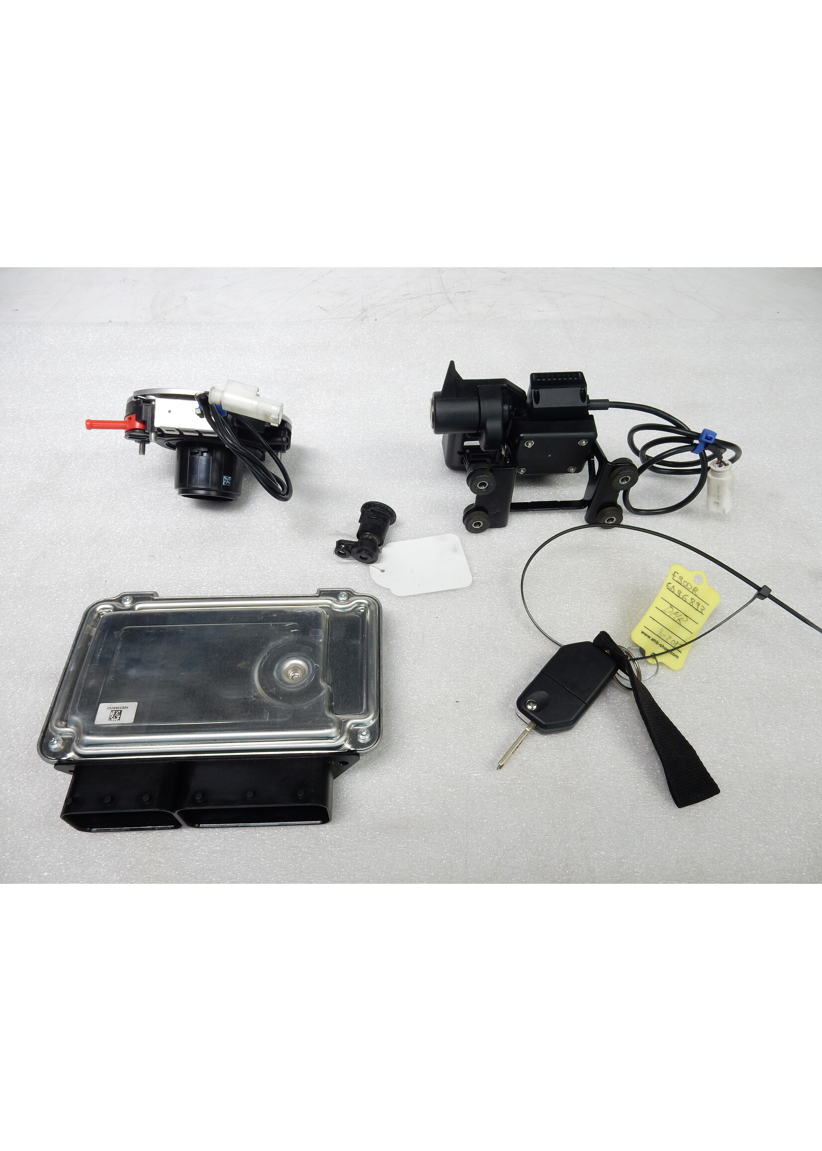 BMW BMW F 900 R Steuergerät / Funkschlüssel Keyless Ride / Sitzbankschloss / Tankdeckel / Navigationsvorbereitung mit schliesszylinder / 13619457512 / 9457512 / 16118394060 / 8394060 / 65908405300