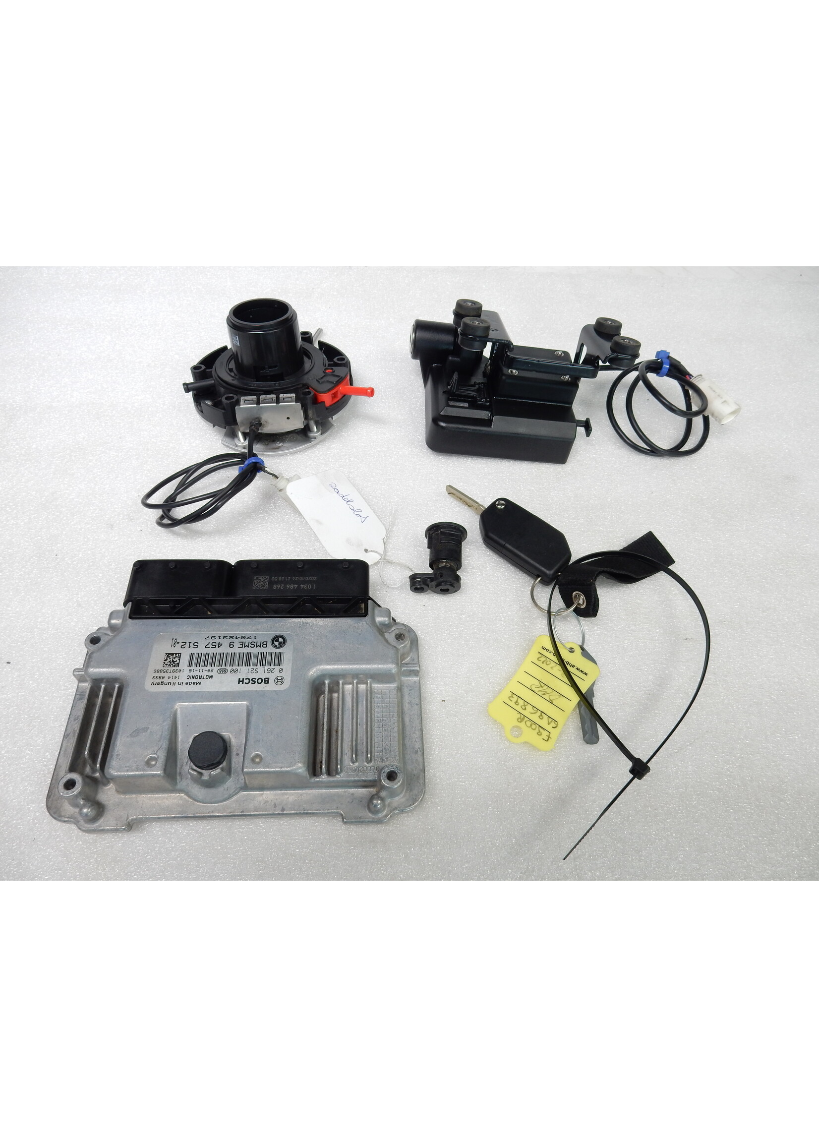 BMW BMW F 900 R Control unit / Radio-operated key Keyless Ride / Seat bench lock / Filler cap / Navigation preparation with schliesszylinder / 13619457512 / 9457512 / 16118394060 / 8394060 / 65908405300